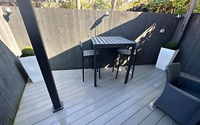 Sugar Reef - A Fantastic Modern House With Garden, Free Parking For 2 Cars, Free Use Of Electric Vehicle Point, Whitby Beach, Shops, Bars And Restaurants Just A 10 Minute Walk Away!